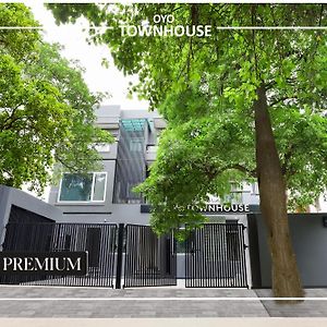 Oyo Townhouse 120 Shushant Lok